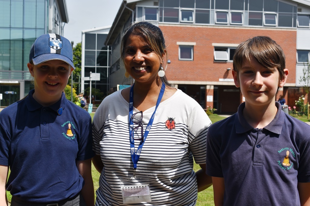 6 Sangari Pillay (centre) with students from Sextons Manor